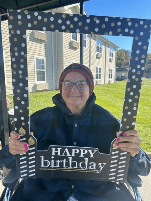 Knollwood Resident Birthday Pat